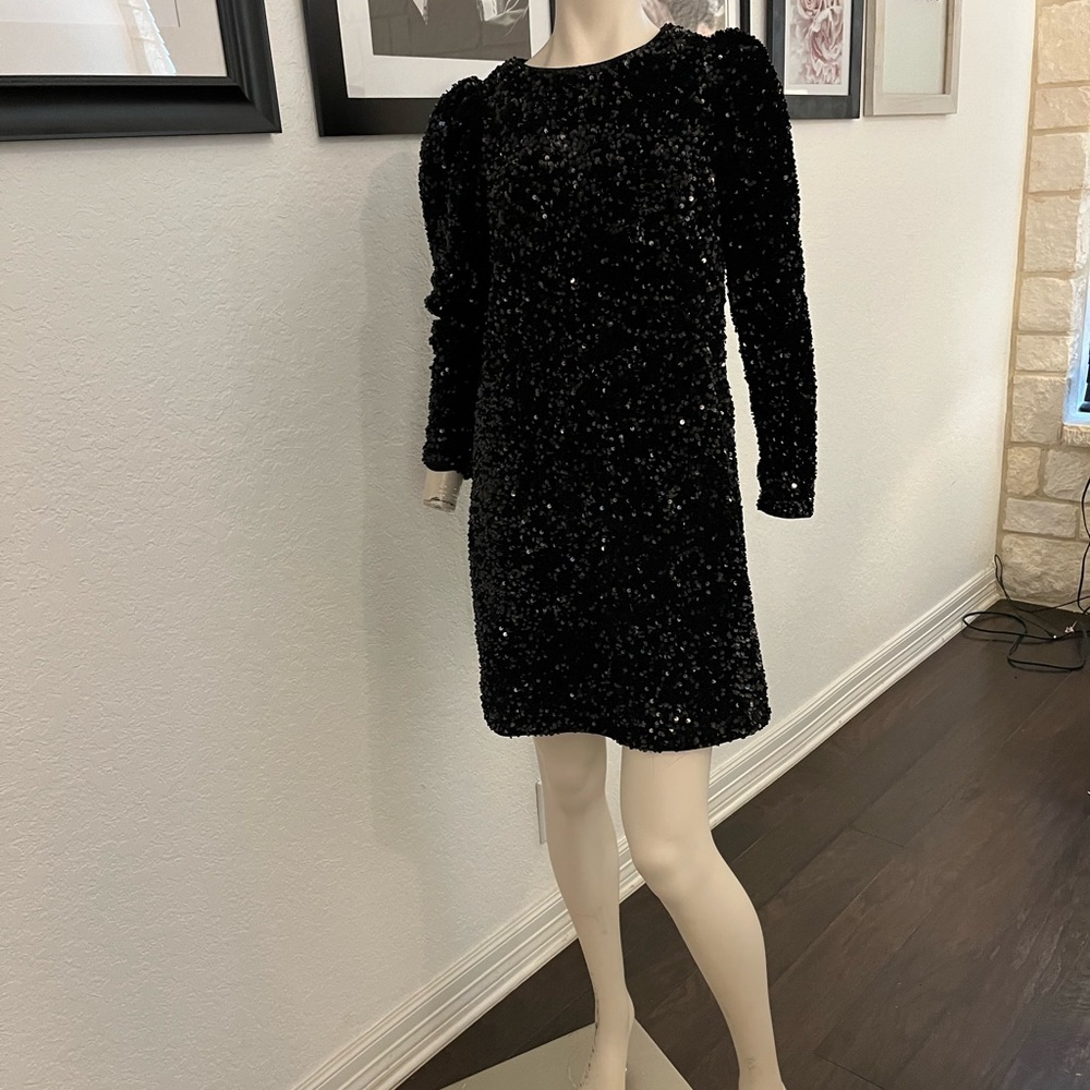 Black sequin tunic dress long sleeve mini dress. Beautiful sequin material. 🥂🎓